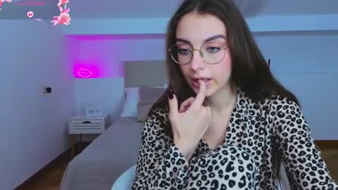 Snapshot of l1ttle_angel__ chatting on September 30, 11:09 pm Margo online show from September 30, 11:09 pm