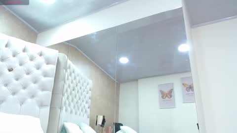 Snapshot of la_crespa_x chatting on September 24, 12:37 pm la crespa x online show from September 24, 12:37 pm