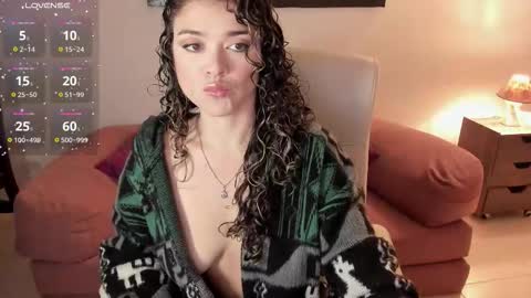 Jazmin online show from December 17, 2:17 am