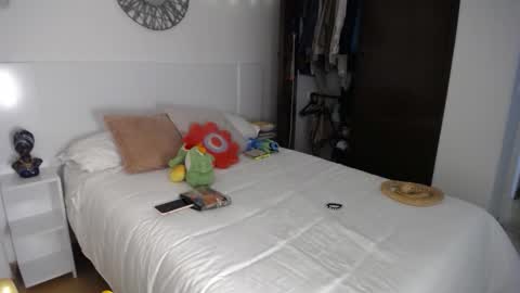 Catalina online show from March 19, 2:27 am