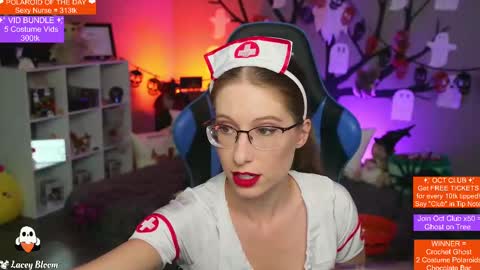 Lacey Bloom online show from October 28, 1:33 am