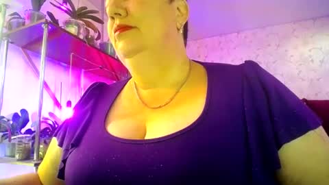 Lady Gloria online show from August 9, 5:01 am