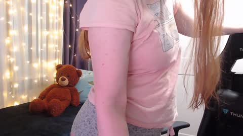 Snapshot of lady_inari chatting on January 21, 3:43 pm Angelika online show from January 21, 3:43 pm