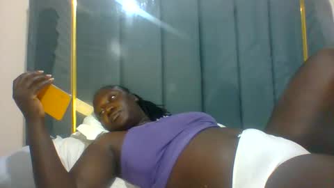 Snapshot of ladyblossoms19 chatting on January 20, 8:40 pm lindah32 online show from January 20, 8:40 pm