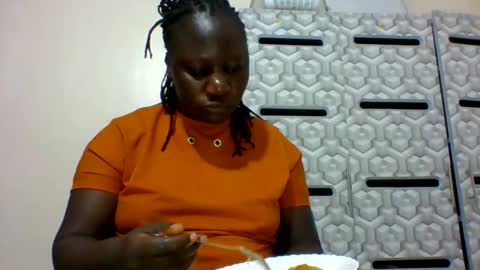 Snapshot of ladyblossoms19 chatting on January 26, 4:20 pm lindah32 online show from January 26, 4:20 pm