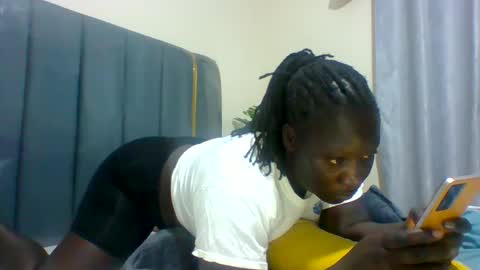 Snapshot of ladyblossoms19 chatting on February 14, 12:51 am lindah32 online show from February 14, 12:51 am