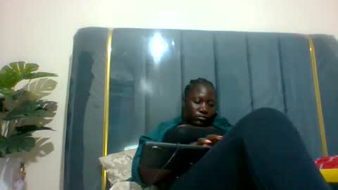 Snapshot of ladyblossoms19 chatting on December 16, 9:31 pm lindah32 online show from December 16, 9:31 pm
