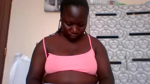 Snapshot of ladyblossoms19 chatting on January 15, 9:24 am lindah32 online show from January 15, 9:24 am
