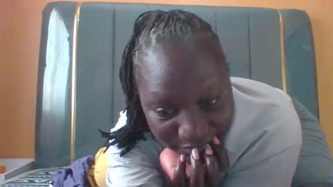 Snapshot of ladyblossoms19 chatting on October 1, 9:36 am lindah32 online show from October 1, 9:36 am