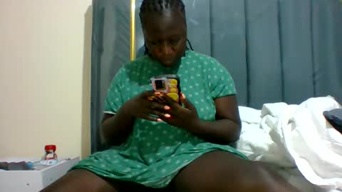 Snapshot of ladyblossoms19 chatting on December 25, 5:15 pm lindah32 online show from December 25, 5:15 pm