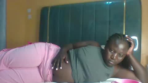 lindah32 online show from October 28, 7:08 pm