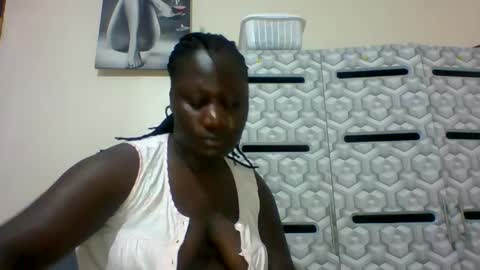Snapshot of ladyblossoms19 chatting on January 27, 10:16 pm lindah32 online show from January 27, 10:16 pm