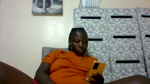 Snapshot of ladyblossoms19 chatting on January 23, 6:35 pm lindah32 online show from January 23, 6:35 pm