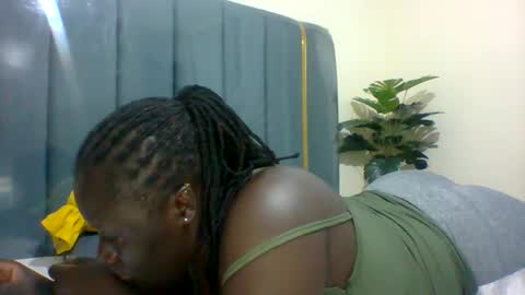 Snapshot of ladyblossoms19 chatting on February 15, 6:23 pm lindah32 online show from February 15, 6:23 pm