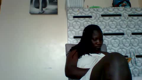 Snapshot of ladyblossoms19 chatting on December 28, 3:26 pm lindah32 online show from December 28, 3:26 pm