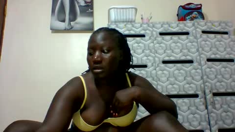 Snapshot of ladyblossoms19 chatting on December 18, 9:08 pm lindah32 online show from December 18, 9:08 pm