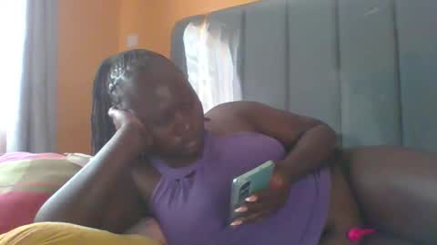 Snapshot of ladyblossoms19 chatting on September 30, 9:26 am lindah32 online show from September 30, 9:26 am
