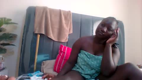 Snapshot of ladyblossoms19 chatting on December 15, 9:13 am lindah32 online show from December 15, 9:13 am