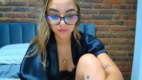 Hello im lady nice to meet you  online show from May 11, 7:22 pm