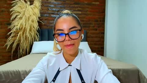Hello im lady nice to meet you  online show from May 14, 8:03 pm