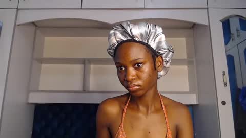 Snapshot of ladydiva69 chatting on February 25, 4:46 am ladydiva69 online show from February 25, 4:46 am