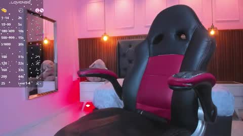 LADY  online show from November 11, 7:55 pm