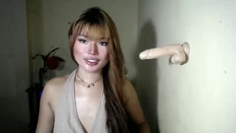 LILY online show from May 19, 1:56 am