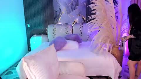 Lady  online show from July 4, 5:03 am