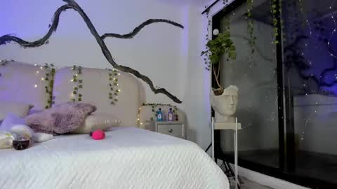 Snapshot of ladysweetts chatting on October 6, 1:44 am Lady online show from October 6, 1:44 am