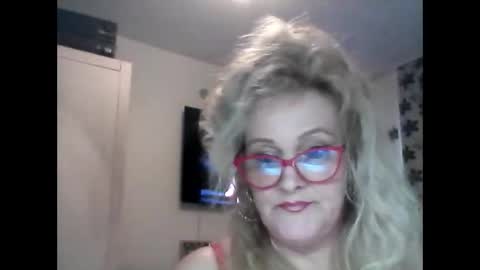 ladyvybe online show from April 4, 10:03 am