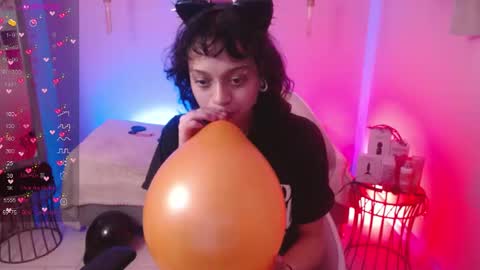 Snapshot of ladywawy_ chatting on October 2, 1:38 pm Ladywawy online show from October 2, 1:38 pm