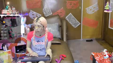 Snapshot of laflakita21 chatting on February 14, 1:02 am Skinnygirl online show from February 14, 1:02 am