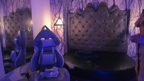 Laia online show from December 3, 12:05 pm