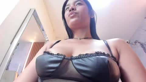 Snapshot of lailamorfy chatting on September 15, 12:24 pm online show from September 15, 12:24 pm