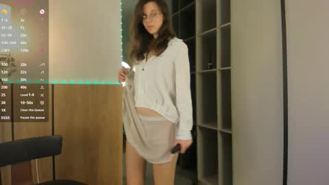 Julia online show from November 17, 8:31 pm