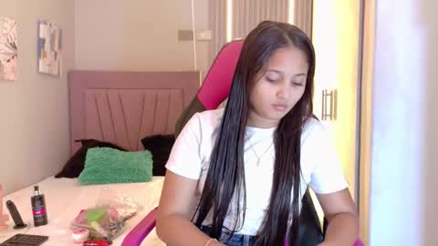 Laura online show from November 11, 12:24 pm