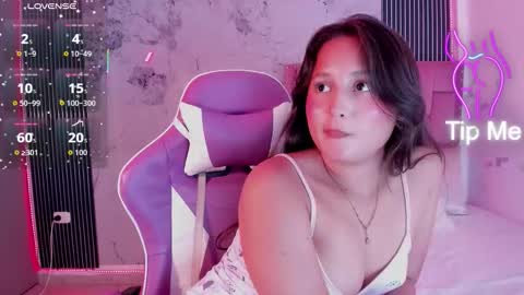 Snapshot of laly_cherry_ chatting on September 27, 1:40 pm Laura online show from September 27, 1:40 pm