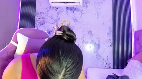 Snapshot of laly_cherry_ chatting on October 16, 12:52 pm Laura online show from October 16, 12:52 pm