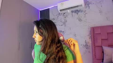 Snapshot of laly_cherry_ chatting on October 2, 12:10 pm Laura online show from October 2, 12:10 pm