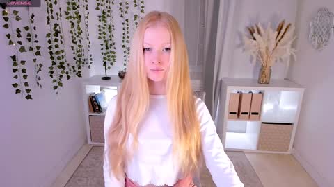 Laly online show from January 27, 4:11 pm