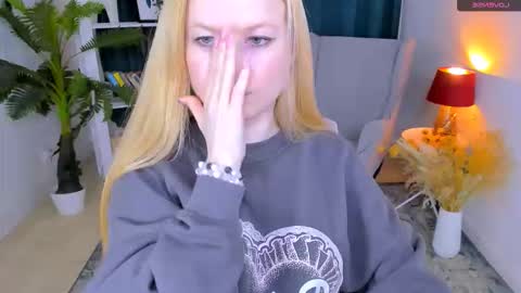 Laly online show from March 19, 11:58 am