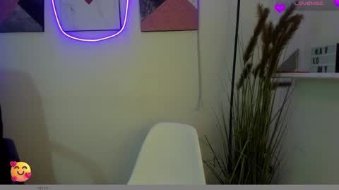 Snapshot of lana__beaux chatting on January 18, 7:04 pm online show from January 18, 7:04 pm