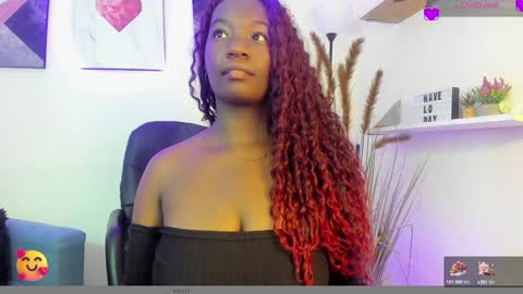 Snapshot of lana__beaux chatting on February 6, 7:29 pm online show from February 6, 7:29 pm