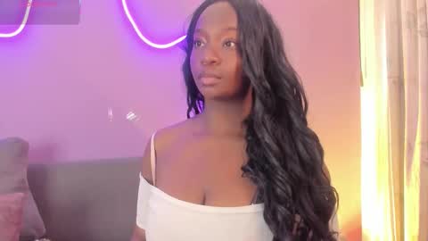 Snapshot of lana__beaux chatting on October 13, 7:05 pm online show from October 13, 7:05 pm