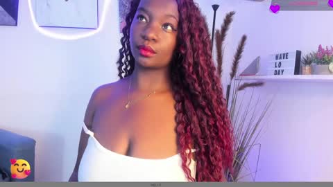 Snapshot of lana__beaux chatting on February 4, 7:11 pm online show from February 4, 7:11 pm