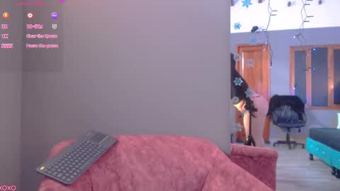 Angel  IG  online show from November 23, 8:32 pm