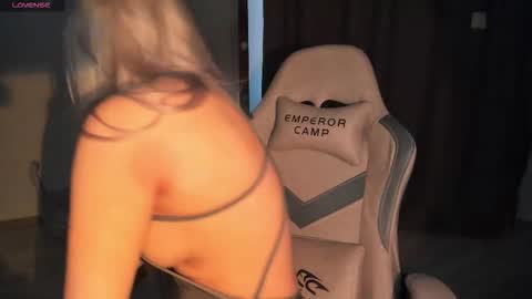 Lana online show from September 9, 1:22 pm