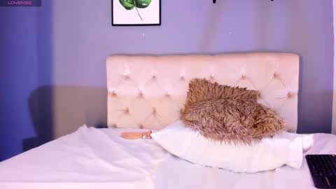 lanna_jones_ online show from October 11, 9:50 pm