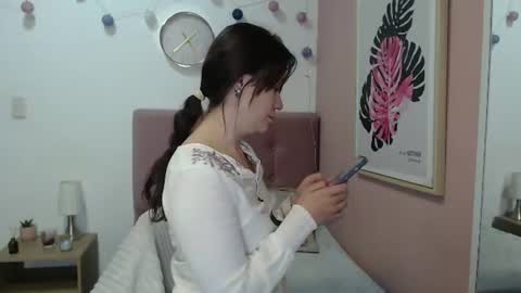 Lanna online show from July 2, 1:28 pm