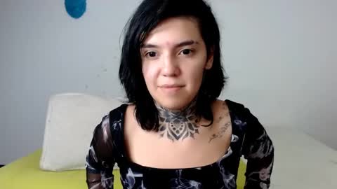 Snapshot of lannie_gonzales chatting on January 24, 1:03 am LANNIE online show from January 24, 1:03 am